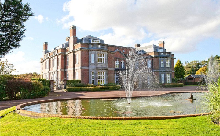 Leydene exterior with fountain.