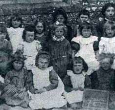 Schoolgirls with names c 1900 Schoolgirls c 1900. Back row, left to right: Isabel Budd, Miriam Nash, Mabel Pollard, May Kille, Dorothy Kille, Winnie Moody, assistant teacher Frida Kille. Middle row, Unknown, Lily WIlks, Kate Blackman, Nancy Micklam, Winnie Smith, Miriam Sawyer, Ellen Chivers. Front row: Beatrice Parfit, Emily Nicholson, Nellie Hockley, Rose Nicholson, Annie Moon, Nellie Moon.