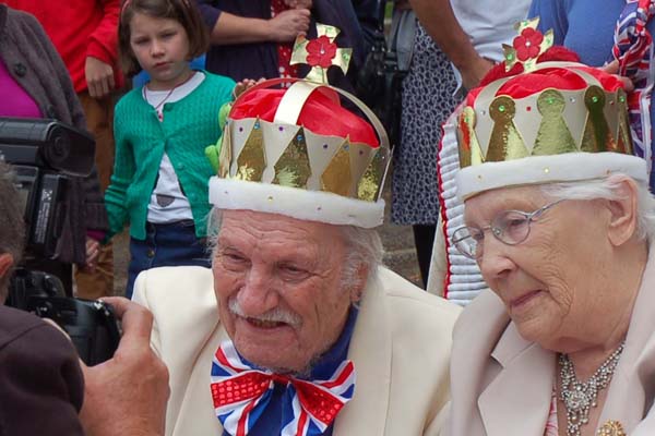 Jubilee king and queen have their picture taken for the local paper.