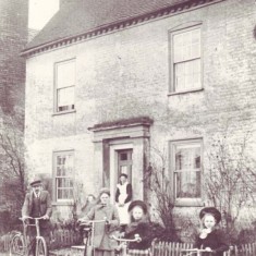 Nurse Micklam and family outside Barnards in about 1905. Nurse Micklam was a disttrict nurse and her husband was a baker.
