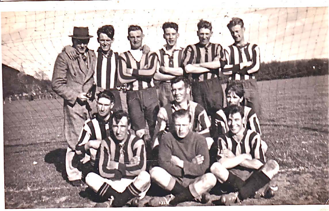 Back row, Bert Cole, Pat Fielder, Rory Lanham, Gus Cole, Gordon Maw, John James, Len Cannings, Jumbo Blackman, Front row, Tony Crockford, Pat Lanham, George Munday, Ginger Phillips, Terry Fielder, Jim Brown.