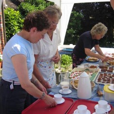 Serving teas Tea_ladies Rosemary Bishop and Sylvia Brindley