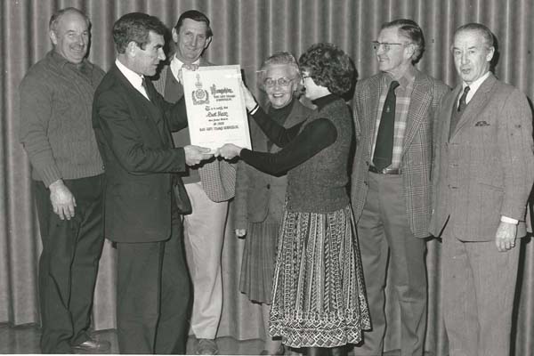 Best kept village, 1986. Left to right, John Whitear, RIchard Burley, Michal Atkinson Bessie Tucker, Jean Rocket, Freddy Standfield, Dennis Mason