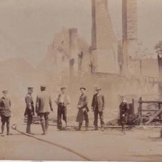 Aftermath of 1904fire The ruins of Westbury House on the morning after the fire in November 1904.