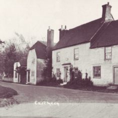 Barnards & Bell Cottage Closest, right, Middle Barnards, then with two doorways. Then, Middle Barnards, where District Nurse Micklam lived at start of 20th century. Beyond , Bell Cottages. Post crd early 20th century.