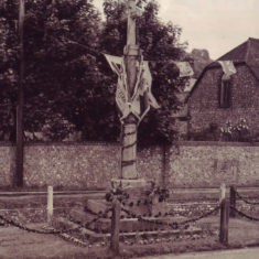 War memorial decorated for Coronation 020653
