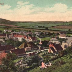 Park Hill postcard sent June 1912. This 1912 postcard shows the farmyard and buildings at Court Farm.