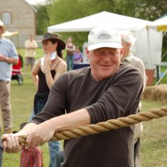 George_T-tug` George Thompson in tug of war