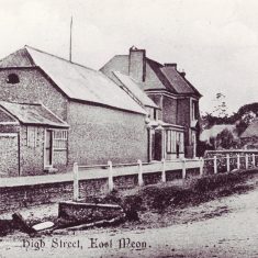 Glenthorne & HIgh Street corner, postcard The Gaite House at Glenthorne was, in the mid-19th century, the post office and then a dairy. A pop-up fish shop operated once a week in the hut on the left.