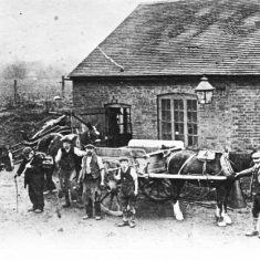 Smithy,-Jim-Hobbs-in-middle The smithy at Frogmore Lane, Jim Hobbs in centre